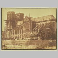 Façade sud de Notre-Dame durant les travaux de restauration. Tirage sur papier albuminé, Hippolyte Bayard (1847), Wikipedia.jpg